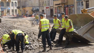 A GIF  showing a bunch of construction workers doing nothing - an example of a software development teams operate these days with many managers. 